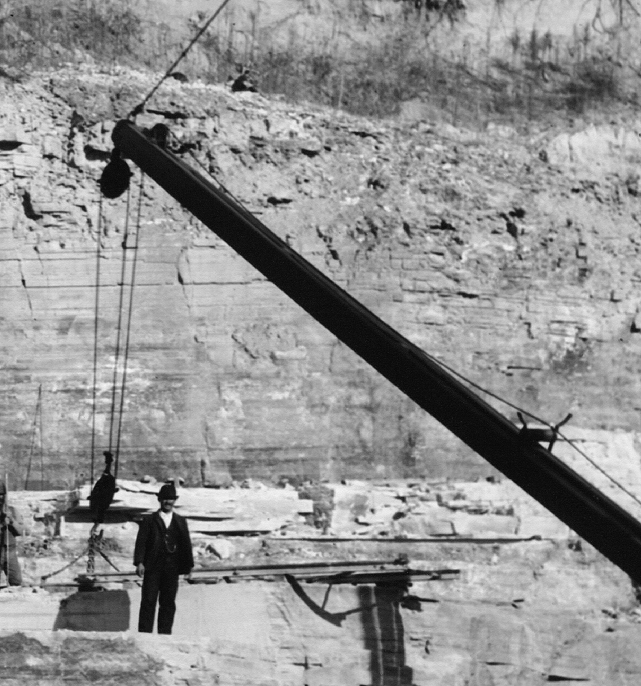 Gin Pole Crane
